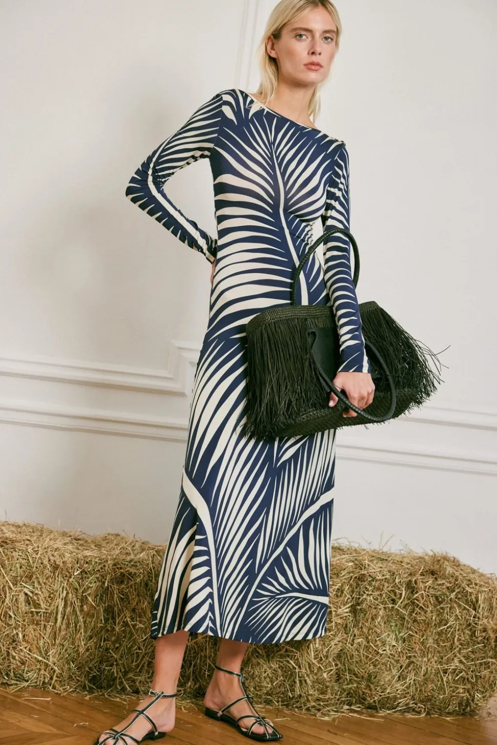 Palm'S Embrace Bag In Black
